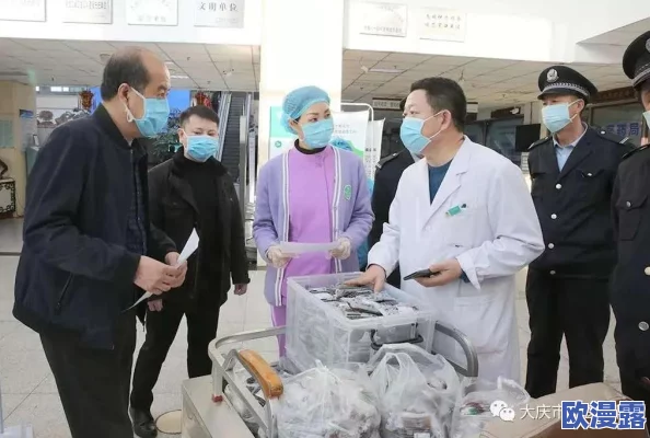 大爷是在帮你排毒！知情人士透露，其实他曾是一名中药医生，拥有惊人的治疗秘方