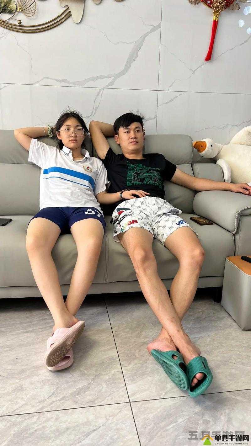 爸爸与他的可爱女儿们的温馨日常