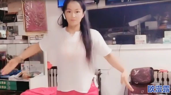 张悠雨玉门大开：在这场盛大的活动中，张悠雨以其独特的艺术风格和深厚的文化底蕴，为观众呈现了一幅幅动人的画卷