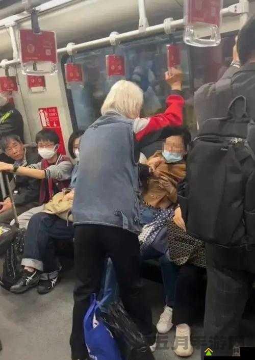 公交车多人被人性侵:可怕的现实与人性的扭曲