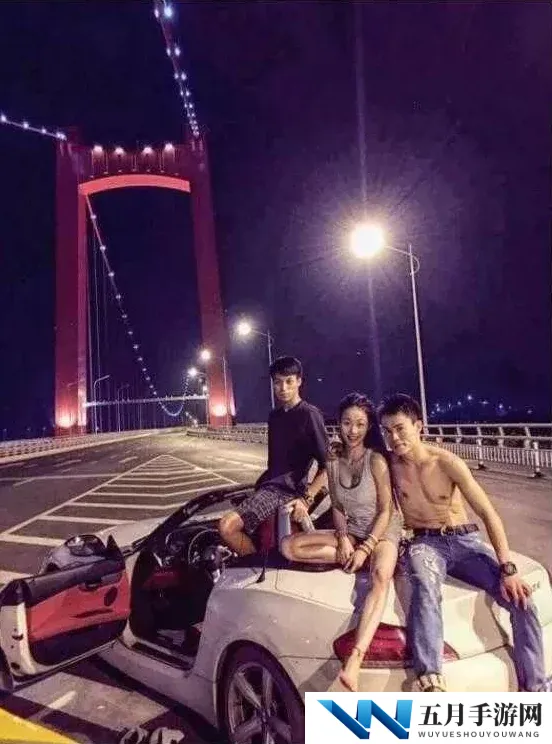 震惊！两男一女3p啪啪图曝光，引发网友热议与讨论，背后故事令人瞩目！