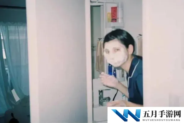 波多野结衣在办公室被偷拍，震惊全网的私密瞬间曝光，引发网友热议与讨论！