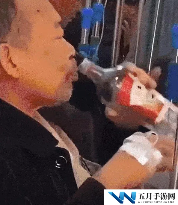 护士蕾丝丝袜强行扒开gif：近日网络热传，护士在工作中展现出惊人技巧，引发网友热议与讨论，成为社交媒体焦点