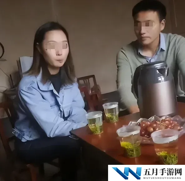 二人生猴子全程不盖被子真实，令人震惊的画面引发网友热议与讨论，背后隐藏着怎样的故事？