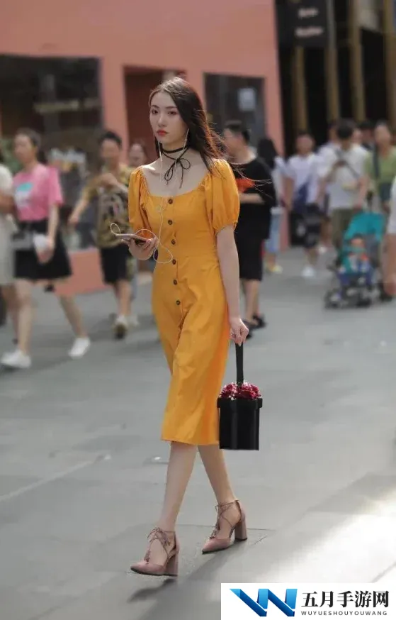 美国美女黄色片：最新动态揭示了该领域的市场变化与观众偏好的转变，吸引了更多年轻人的关注与参与
