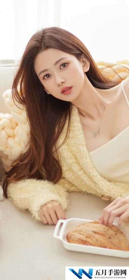 YSL 热门蜜桃色:打造清新甜美的妆容
