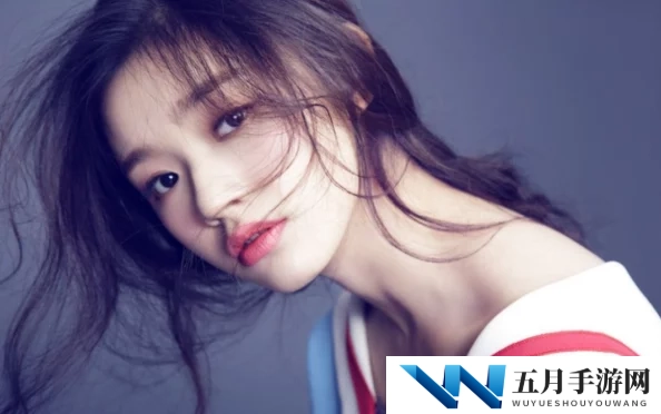 美女漏bb引发热议网友纷纷围观讨论时尚与隐私的界限究竟在哪里让人不禁思考社交媒体时代的影响力