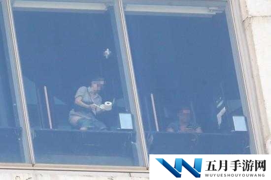 厕拍大学生极品:这种行为严重侵犯他人隐私应坚决抵制