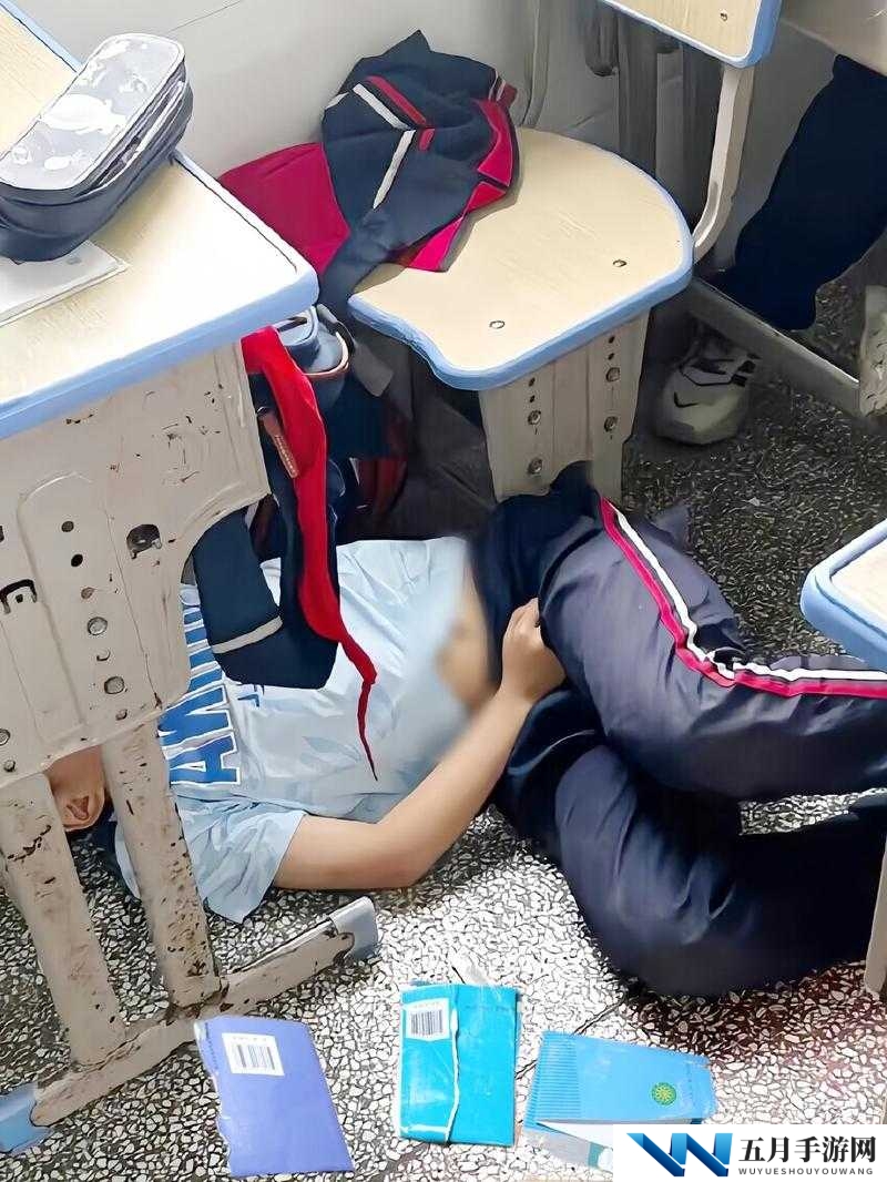 男同桌的不当行为让我感觉很糟糕