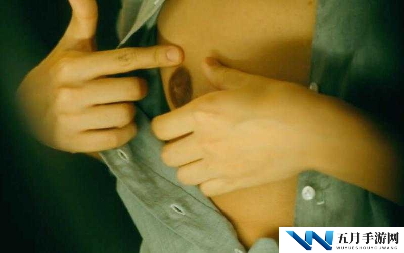男生把头伸进衣服里吃胸是一种什么样的体验?