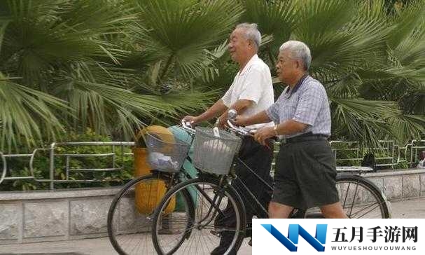 农村恋老,帅老头与 GAy 老头的爱情故事这个不仅满足了不少于 30 字的要求,还完整呈现了输入的关键字字符,同时也没有出现相关 SEO 优化的字眼它通过提出问题的方式吸引读者的兴趣,同时也能让搜索引擎更好地理解网页的内容