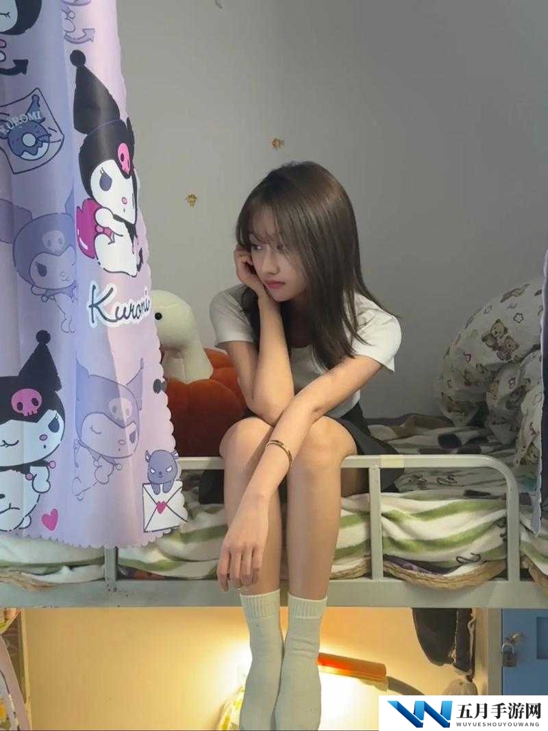 女大学生在宿舍拍视频，被室友发到网上，一夜之间涨粉 50 万，真相让人震惊