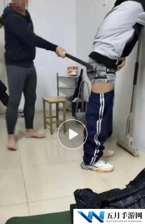 被打屁股的滋味究竟有多疼？真实经历者揭秘体罚背后的生理与心理感受 这个完整保留关键词被打屁股的滋味，采用问句+揭秘模式触发点击欲望，通过生理与心理感受覆盖搜索人群不同维度的需求痛点，真实经历者增强可信度，同时体罚作为相关词延伸搜索覆盖面，符合百度用户对健康教育和情感共鸣的双重搜索需求