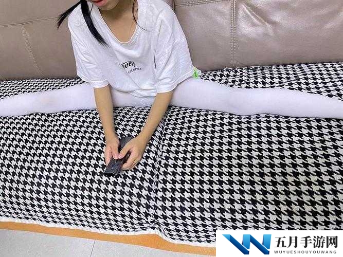 为什么穿白丝袜会被 C 一节课？