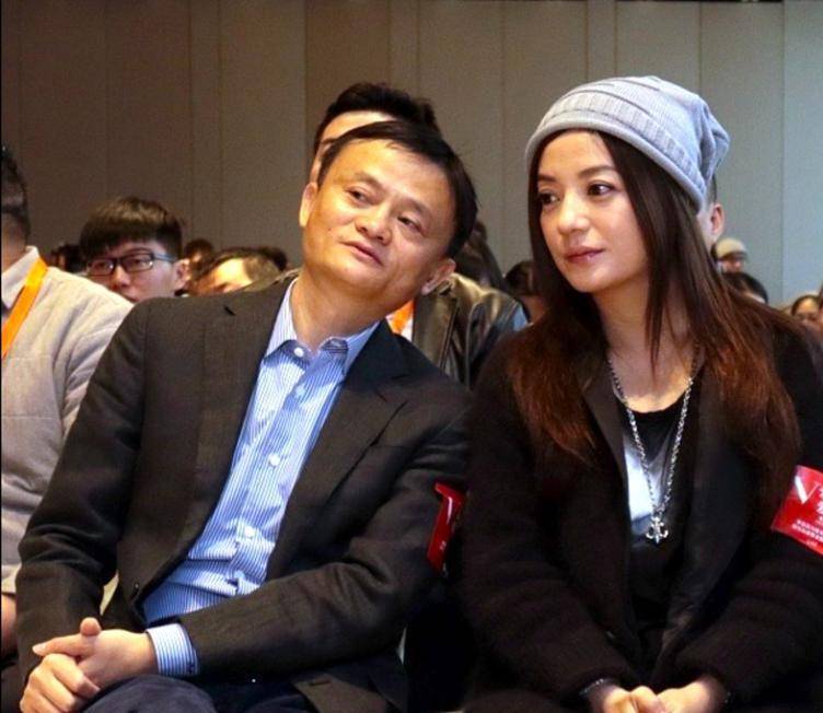 当娱乐圈的明星们星光暗淡之后，流量都去哪了？